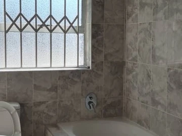 3 Bedroom Flat & Apartment
