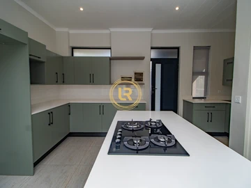2 Bedroom Flat & Apartment