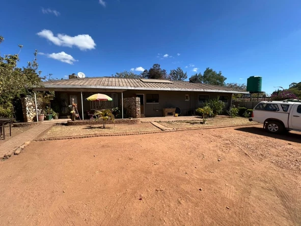Solid 3 bed house on 3,294sqm