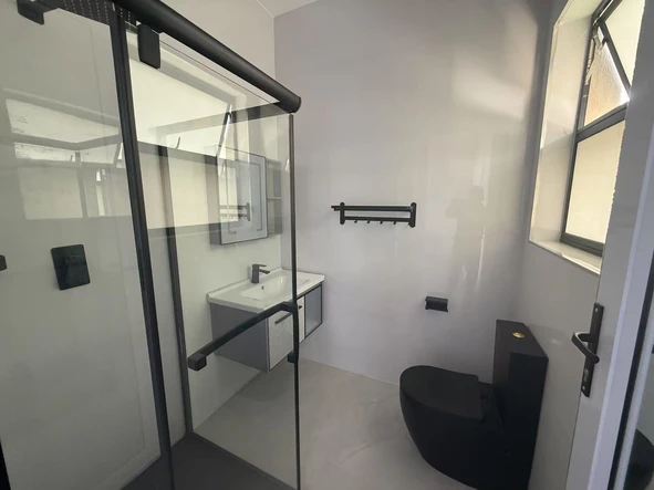 2 Bedroom Flat & Apartment