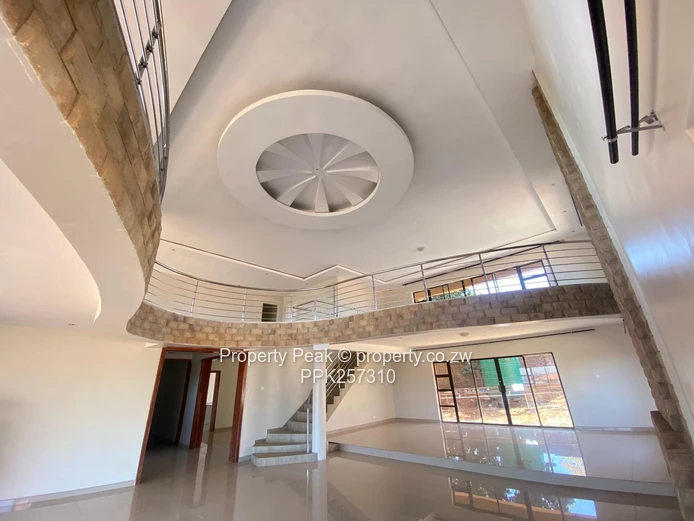 Gletwin Park: Luxurious Modern Double-Storey with Cottage