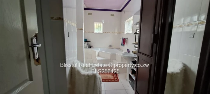 5bedroom house for sale in Chadcombe, Harare