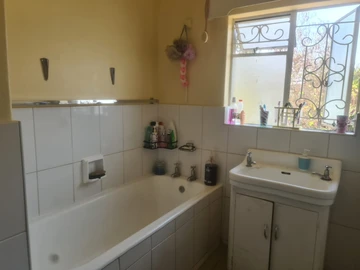 3 Bedroom Flat & Apartment