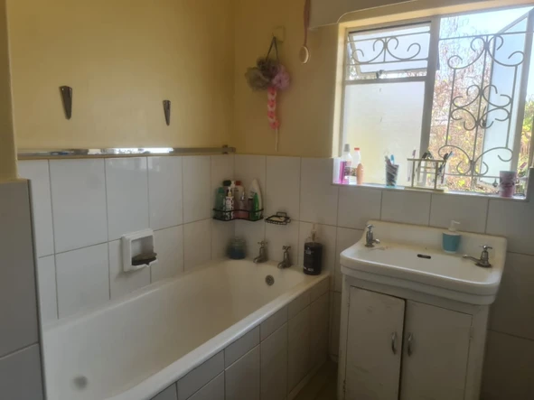 3 Bedroom Flat & Apartment