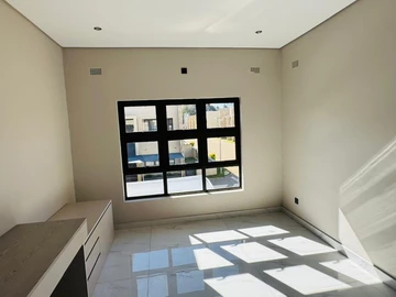 3 Bedroom Flat & Apartment