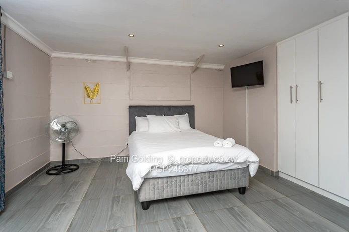 4- bedroom En suite Home on 1160sqm in Hillside