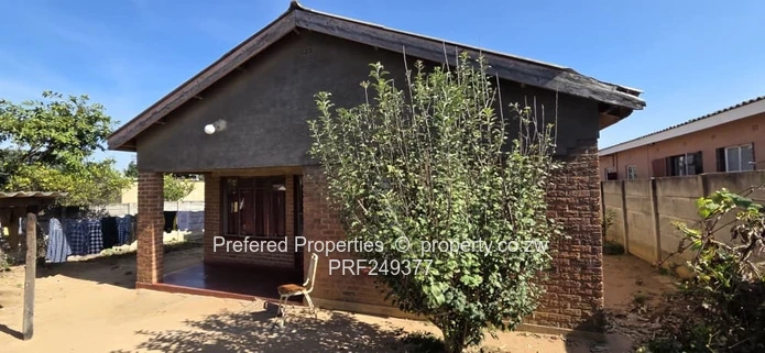 Walled & Gated 3-Bed Home in Marondera - Main En-suite