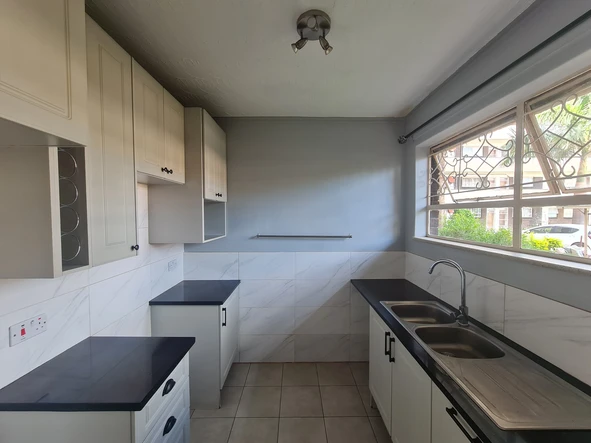 2 Bedroom Flat & Apartment