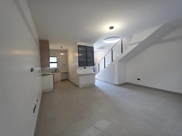 2 Bedroom Flat & Apartment