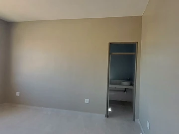 3 Bedroom Flat & Apartment