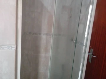 2 Bedroom Flat & Apartment