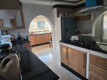 5 Bedroom House