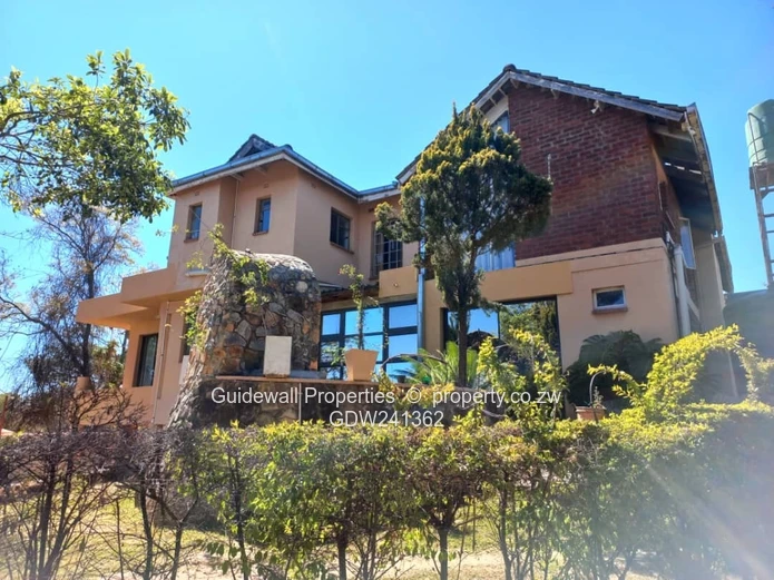 Spacious 6 bed double storey for sale in Glenlorne