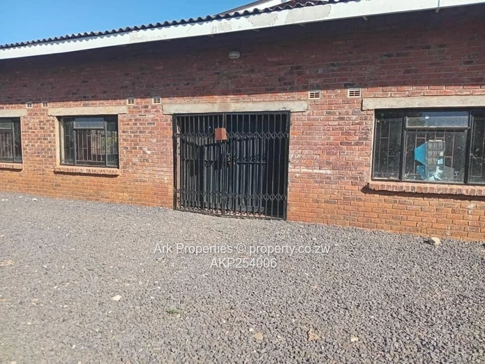 Warehouse To Let in Norton