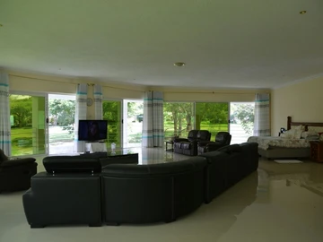 6 Bedroom House