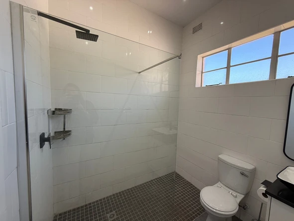 2 Bedroom Flat & Apartment