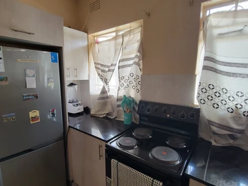 2 Bedroom Flat & Apartment