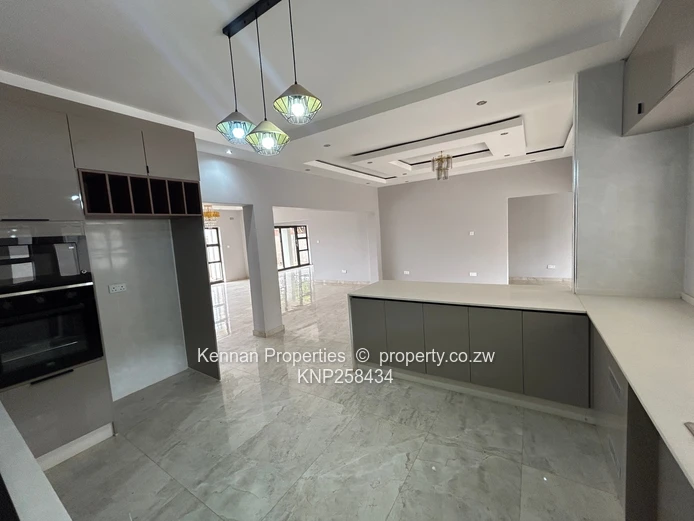 Luxury Modern Living – Close To Westgate Shopping Centre