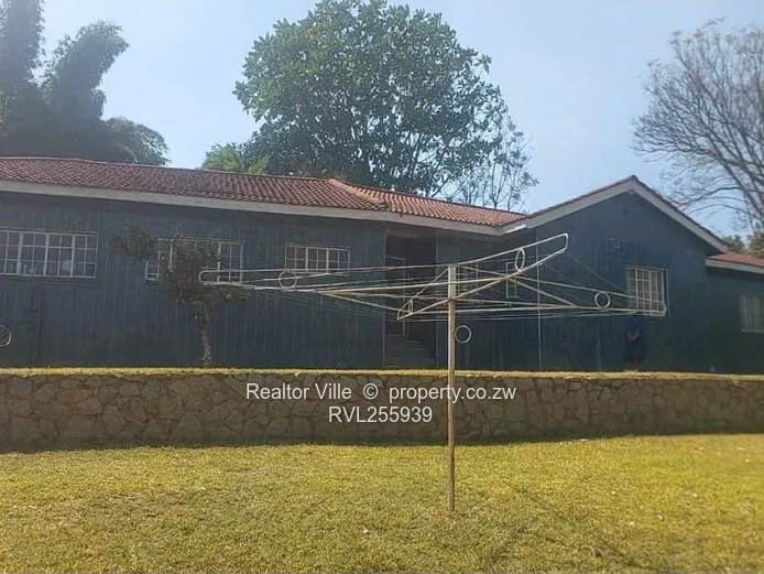 Glen Lorne 5-Bed Townhouse Complex with Pool & Borehole