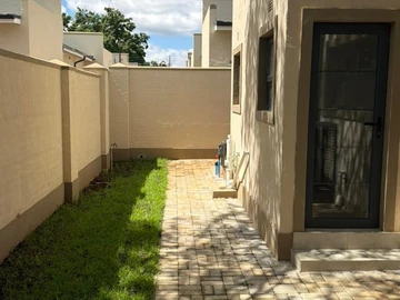 3 Bedroom Flat & Apartment