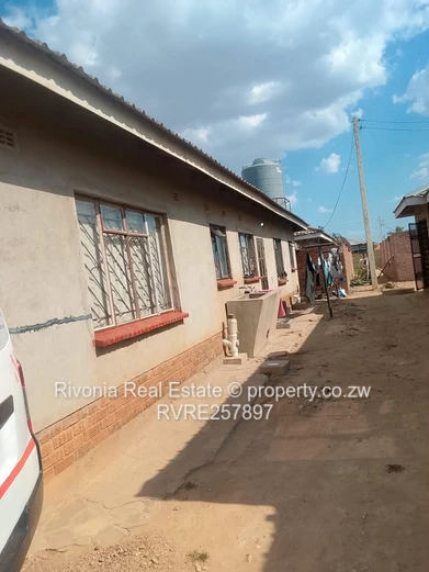 4-Bed House in Fidelity, Harare South — Borehole