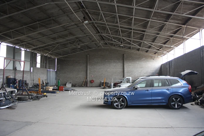 Spacious factory/warehouse