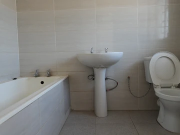 2 Bedroom Flat & Apartment