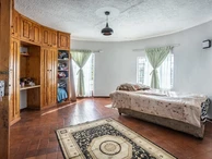 Farm & Agricultural Land