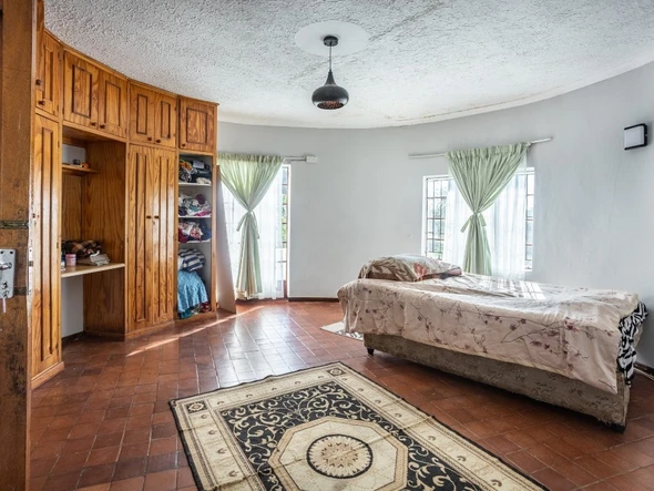 Farm & Agricultural Land