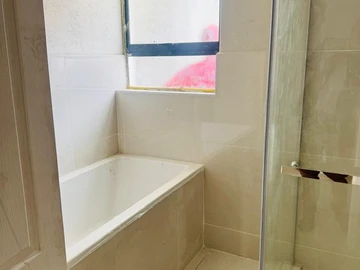 2 Bedroom Flat & Apartment