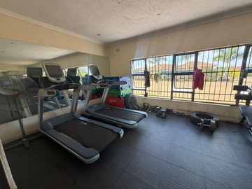 3 Bedroom Flat & Apartment