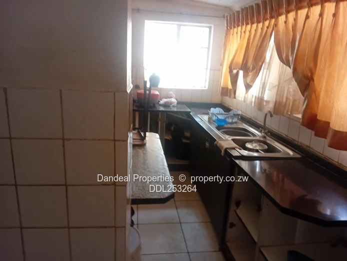 Spacious 5-Bed Home in Ballantyne Park — Pool & Borehole