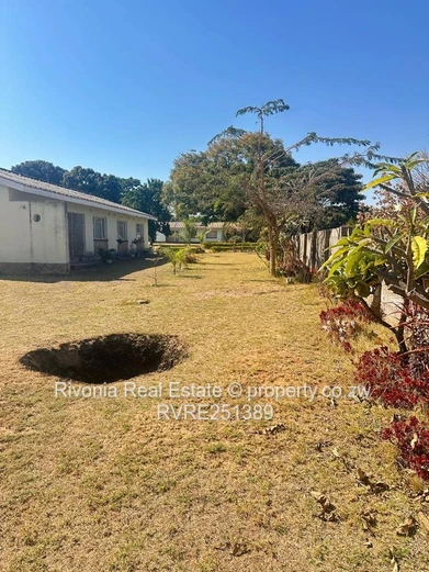 Greendale North: 4-Bed Home on 4200m² with Borehole