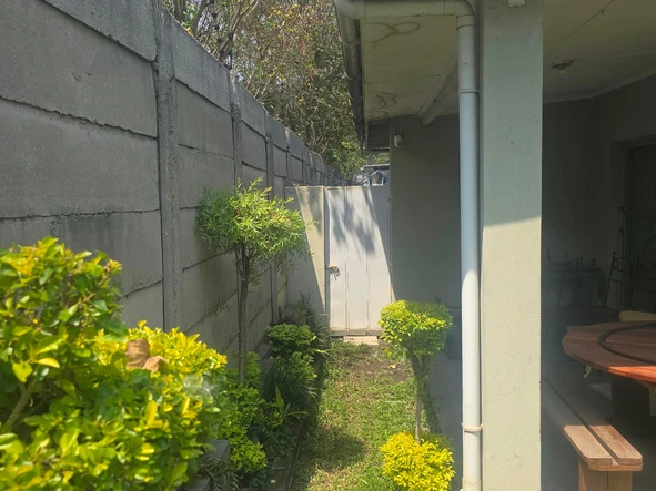 2 Bedroom Flat & Apartment