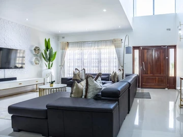 3 Bedroom Flat & Apartment