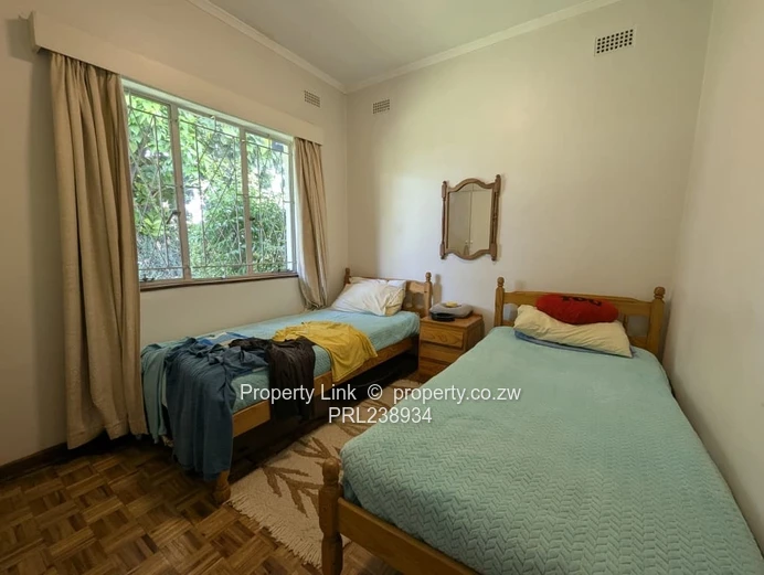 Neat 3 Bed 2 Bath Garden Flat in Avondale (Sole Mandate)