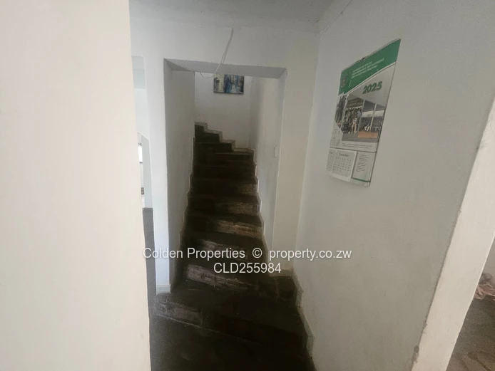 Highlands 5-Bed Townhouse on 3850m² with Borehole & Tanks