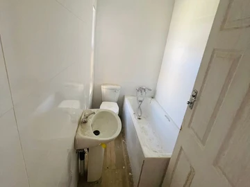 2 Bedroom Flat & Apartment