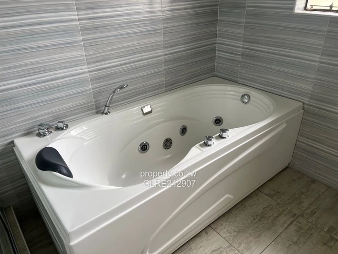 Spacious 4-Bed Home in Waterfalls - Modern Kitchen & Borehole