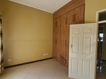 3 Bedroom Flat & Apartment
