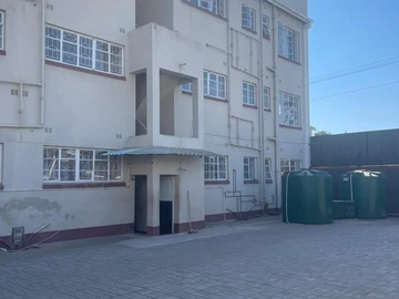 2 Bedroom Flat & Apartment