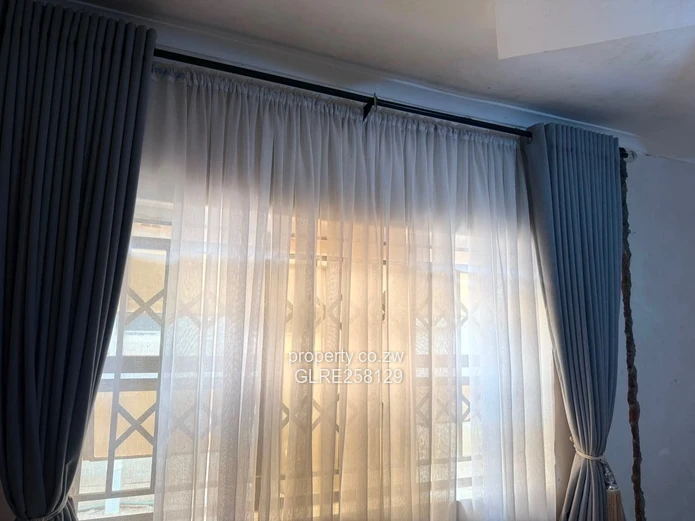 Glaudina 4-Bed Home - Tiled Roof, Garage & Garden