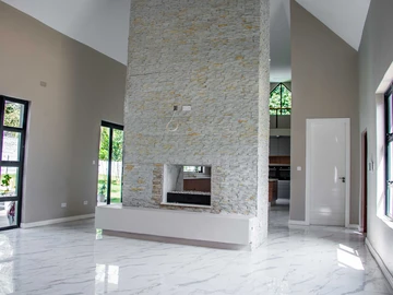 6 Bedroom House