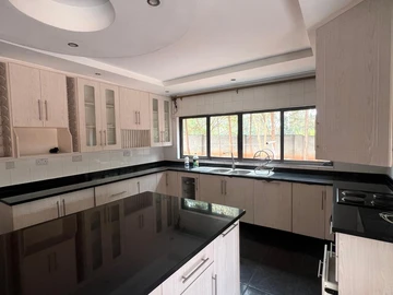 5 Bedroom House