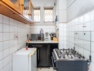 2 Bedroom Flat & Apartment