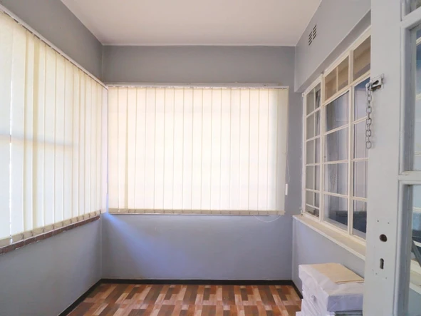 2 Bedroom Flat & Apartment