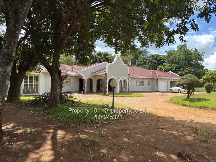 Price on application-Rental 5 bedrooms house in Borrowdale west