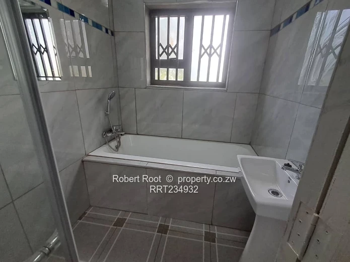 Neat 3 bed newly built family home!