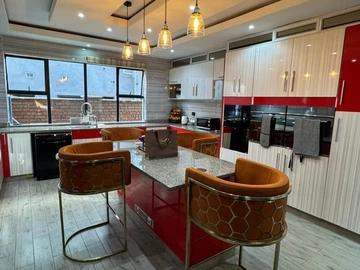 5 Bedroom House
