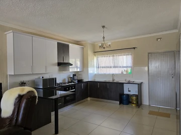 2 Bedroom Flat & Apartment